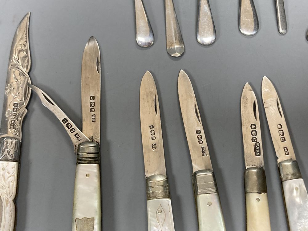 Six assorted early 20th century mother of pearl and silver fruit knives, four small silver condiment spoons, two others, etc.